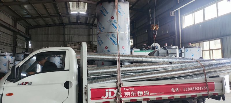 立式20万生物质热风炉装车发往四川